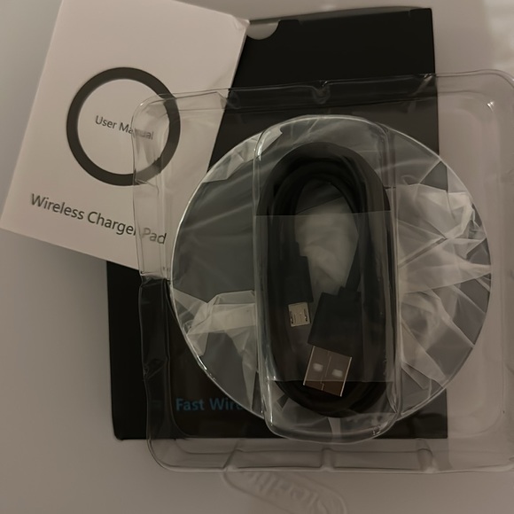 Fast Wireless Charger Pad - Picture 5 of 5